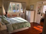 CUTE HIGHSET COTTAGE