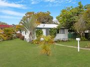 Cypress Street Charm Less Than 250m From the Beach
