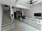 D Lagoon Seri Austin Renovated 3 Storey Lake ViewGood...