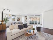 Dachboden mit schönen Büchern