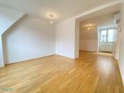 DACHGESCHOSS INNENSTADT WOHNUNG NÄHE AM HOF DACHGESCHOSS INNENSTADT WOHNUNG NÄHE AM HOF