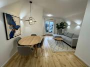 Dachgeschoß mit Terrasse und Grünblick in klassischer...