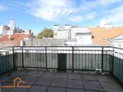 DACHGESCHOSSMAISONETTE AUF GENERALSANIERTEM ALTHAUS. 2...