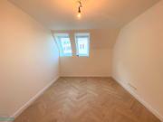 DACHGESCHOSSMIETE MIT BALKON