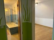 Dachgeschosswohnung: 2 Zimmer, Küche, Bad mit Einbauküche