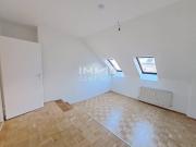 Dachgeschoßwohnung im Altbau: Erstbezug nach Sanierung...