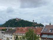 Dachgeschosswohnung mit 4 Zimmern Terrasse und Tiefgarage