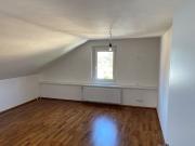 Dachgeschosswohnung mit Balkon & Parkplatz in zentraler...