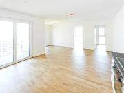 DACHGESCHOSSWOHNUNG MIT GERÄUMIGEN WOHNZIMMER UND BALKON...