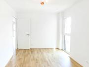 DACHGESCHOSSWOHNUNG MIT GERÄUMIGEN WOHNZIMMER UND BALKON...