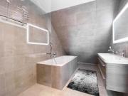 Dachgeschoßwohnung möbliert mit Balkon