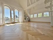 Dachterrassenwohnung mit Weitblick und Altbaucharme...