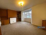 Dagenham Road, Romford, RM7 3 bed flat to rent £1,900...