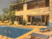 Dans la campagne du Roussillon découvrez cette grande bâtiss