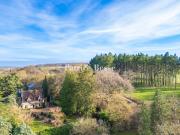 Dans la vallée du Loir, au pays de Ronsard, un manoir du...