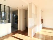 Dans la verdure avec balcon, cave et parking