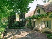 Dans le Berry, une propriété d'agrément avec une...