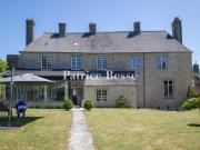 Dans le Cotentin, à Valognes, un confortable hôtel...