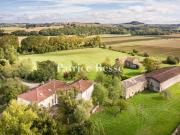 Dans le Gers, aux portes d'une cité de caractère,...