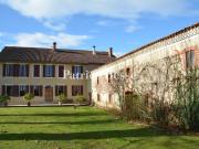 Dans les Landes armagnacaises, une maison de maître...