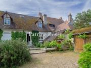 Dans un bourg animé, aux portes du château de Chambord,...