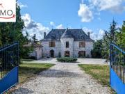 DANS UN CADRE EXCEPTIONNEL, MANOIR DU XVème SIECLE...