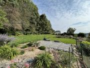 DANS UN MAGNIFIQUE ECRIN DE VERDURE, AVEC UN JARDIN PRIVATIF