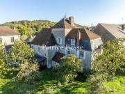 Dans un village au coeur de la Nièvre, un manoir de...