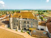 Dans un village médiéval de la campagne lyonnaise, un...