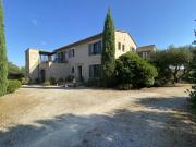 Dans un village très proche D'UZES, une VILLA avec...