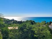 Dans une impasse au dessus de la corniche, maison de 133...