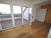 Das gesamte Dachgeschoss! Beim Klinikum und zu Fuß...