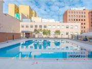 De lujo, con garaje, piscina, jardín y gimnasio. UCOU T23