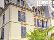 DE NOUVEAU EN VENTE! ÉLÉGANT CHÂTEAU + 4.16 HA + PISCINE... DE NOUVEAU EN VENTE! ÉLÉGANT CHÂTEAU + 4.16 HA + PISCINE...