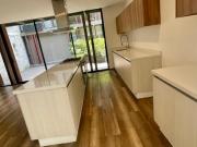 DE REVISTA, CON AMPLIA TERRAZA, EN PLANTA BAJA,...