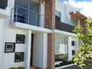 DE VENTA BONITA CASA EN TUMBACO, SECTOR SANTA ROSA