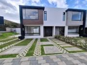 DE VENTA CASAS 3 DORMITORIOS 2 PARQUEADEROS EN POMASQUI