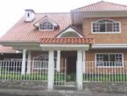 Casa de 3 Niveles en Urbanización Privada – Espacio,...