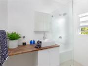 Unique 2/64 Undercliff Road, Freshwater Apartment for...