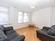 Charming 2 bedroom apartment for rent in Alfred Street,...