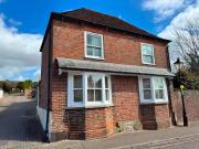 Cozy 2 bedroom flat for rent in West Street, BH20