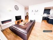 Charming 2 bedroom penthouse for rent in Jedburgh Rd,...