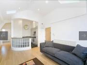 Charming 2 bedroom property to let in Kensington Gardens...