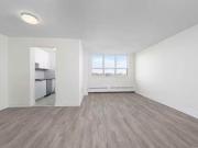 Nice 3 Bedroom 100 Dundas St E