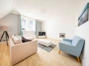 Deal! 3 bedroom apartment for rent in Downside Road,...
