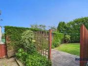 Deal! 3 bedroom semi detached house for rent in Fairway...