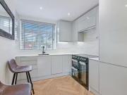 Deal! 3 bedroom semi detached house for rent in Newark...