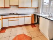 Cozy 3 bedroom Semi Detached House to rent, Stream Park,...