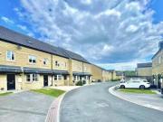 Deal! 3 bedroom town house for rent in 7 Buttercup...