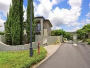 Unique 3 BR 10/18 Bourton Road, Merrimac, QLD 4226